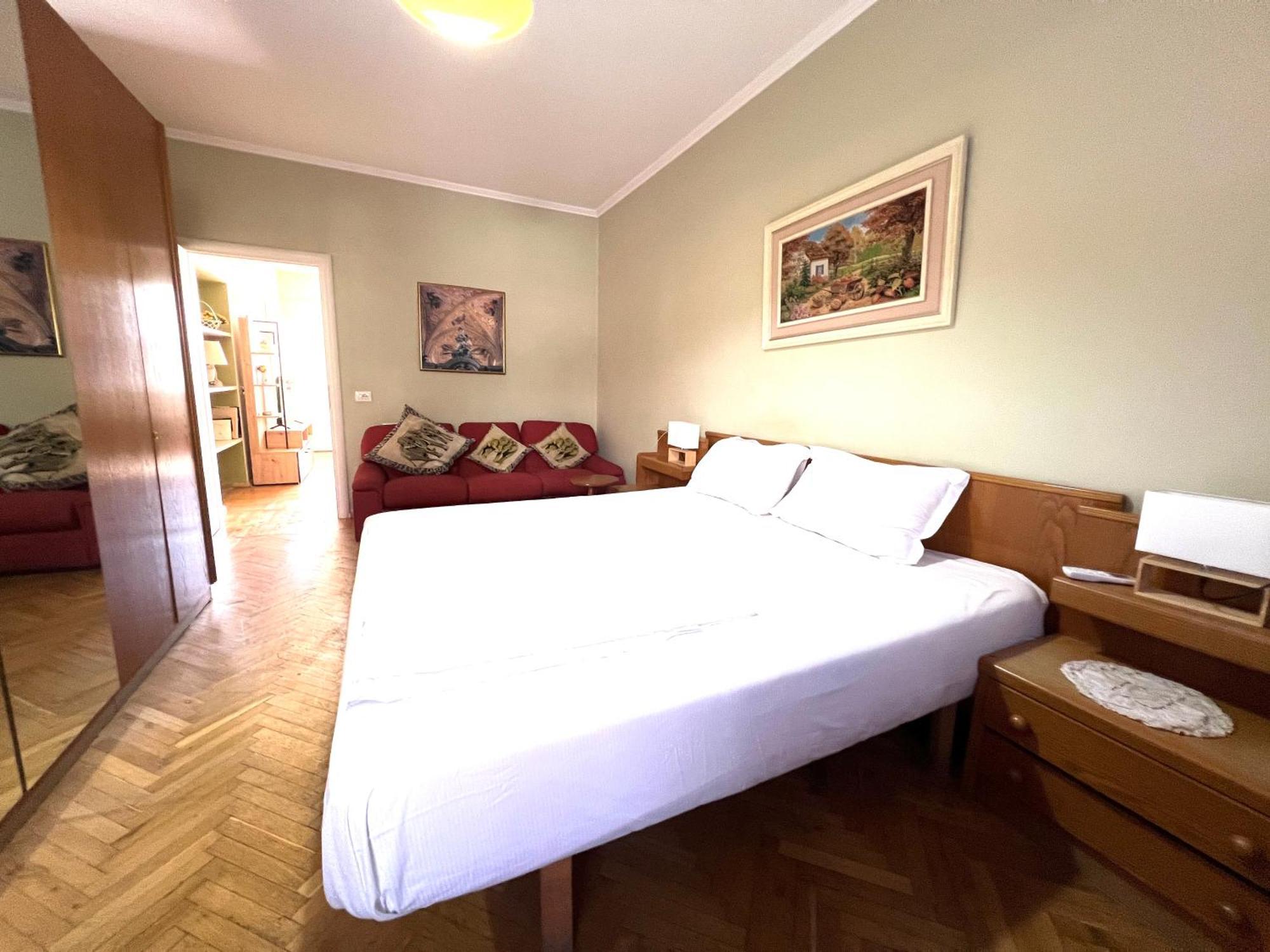 Vintage Apartment In Center Тирана Экстерьер фото