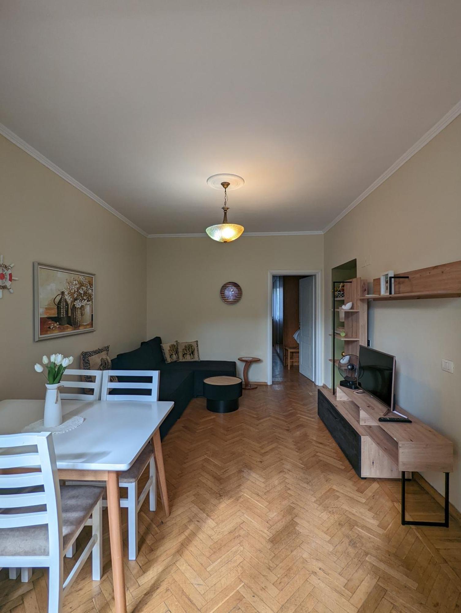 Vintage Apartment In Center Тирана Экстерьер фото